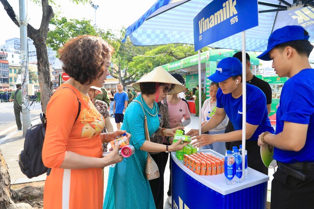 VINAMILK chung tay lan tỏa thông điệp “Tổ quốc bình yên” với 40.000 sản phẩm dành cho cộng đồng- Ảnh 6.