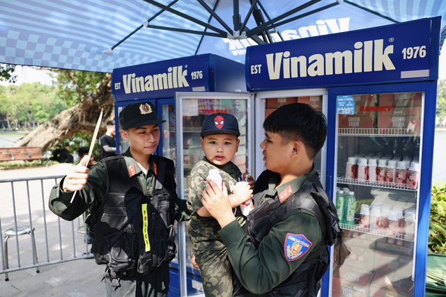 VINAMILK chung tay lan tỏa thông điệp “Tổ quốc bình yên” với 40.000 sản phẩm dành cho cộng đồng- Ảnh 8.