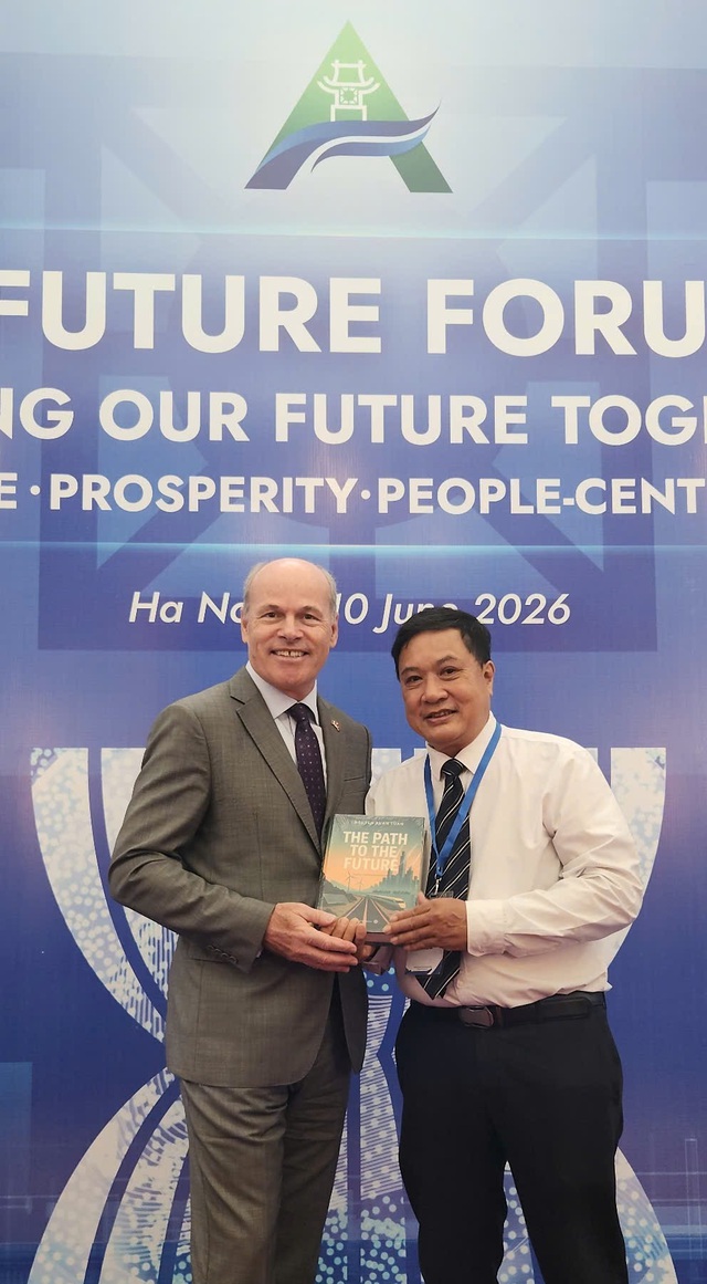 Giới thiệu sách “Con đường tương lai” tới bạn bè quốc tế tại Diễn đàn Tương lai ASEAN 2026- Ảnh 3. Giới thiệu sách “Con đường tương lai” tới bạn bè quốc tế tại Diễn đàn Tương lai ASEAN 2026- Ảnh 3.