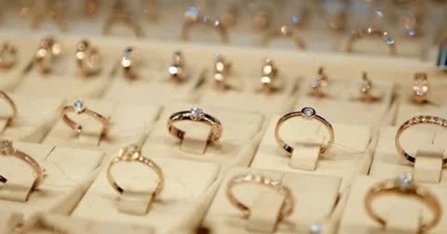Giá vàng hôm nay 13/6: Tăng mạnh sau chuỗi ngày giảm sâu- Ảnh 1.