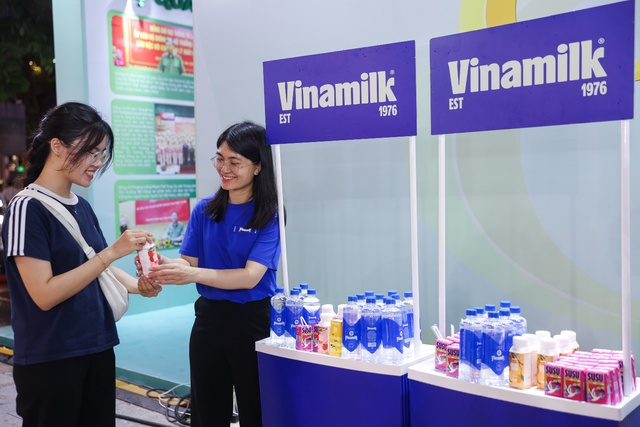 VINAMILK mang đến những trạm tiếp năng lượng giữa Gala “Tổ quốc bình yên”- Ảnh 11.