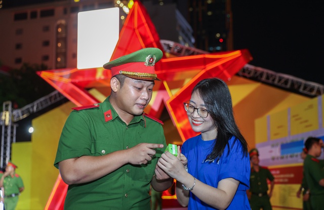 VINAMILK mang đến những trạm tiếp năng lượng giữa Gala “Tổ quốc bình yên”- Ảnh 6.