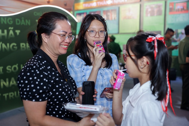 VINAMILK mang đến những trạm tiếp năng lượng giữa Gala “Tổ quốc bình yên”- Ảnh 7.