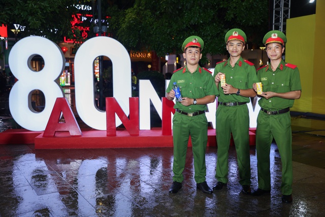 VINAMILK mang đến những trạm tiếp năng lượng giữa Gala “Tổ quốc bình yên”- Ảnh 9.