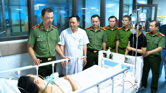 Bệnh viện Đa khoa Thanh Hóa: Cuộc chạy đua nghẹt thở cứu chiến sĩ công an bị trọng thương khi làm nhiệm vụ" - Ảnh 2.