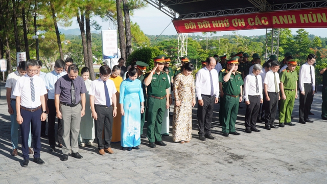 TP Huế: Lấy mẫu, số hóa thông tin 1.456 liệt sĩ tại Nghĩa trang Liệt sĩ- Ảnh 1.