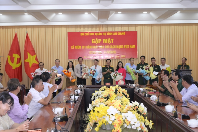 Bộ CHQS tỉnh An Giang họp mặt báo chí nhân kỷ niệm 101 năm Ngày Báo chí Cách mạng Việt Nam- Ảnh 1.