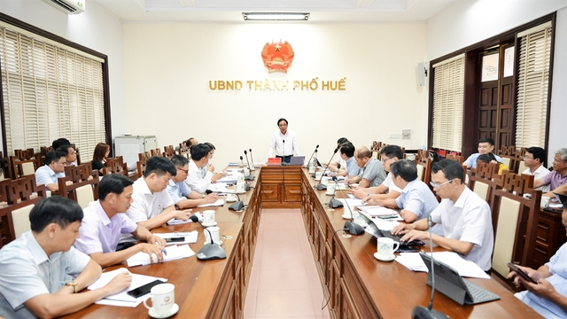 TP Huế: Tập trung xử lý vướng mắc, quyết tâm đạt tăng trưởng hai con số- Ảnh 1.