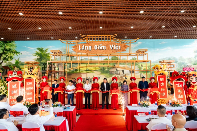 Đà Nẵng: DHC Ceramics công bố mở cửa hoạt động Làng Gốm Việt- Ảnh 1. Đà Nẵng: DHC Ceramics công bố mở cửa hoạt động Làng Gốm Việt- Ảnh 1.