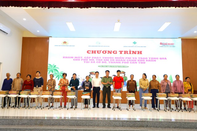 Cần Thơ: Khám mắt miễn phí, trao gửi yêu thương tại xã Cờ Đỏ - Ảnh 3.