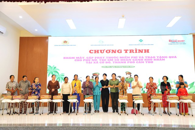 Cần Thơ: Khám mắt miễn phí, trao gửi yêu thương tại xã Cờ Đỏ - Ảnh 4.