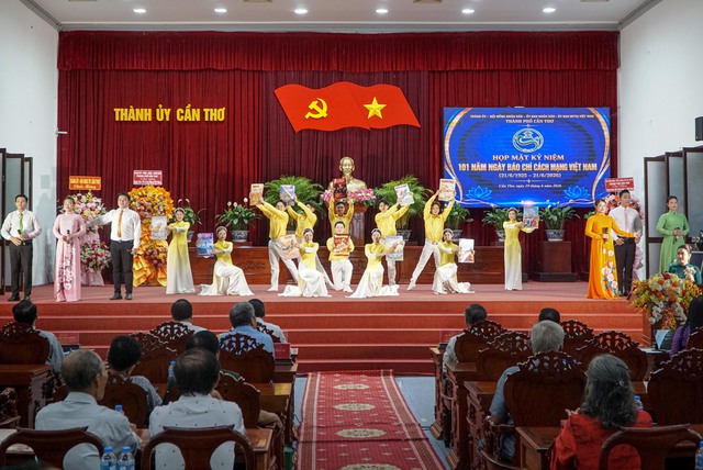 Cần Thơ họp mặt kỷ niệm 101 năm Ngày Báo chí Cách mạng Việt Nam 21/6- Ảnh 3.