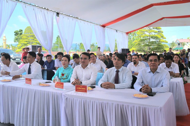 Đón nhận Bằng bảo trợ Di tích lịch sử văn hóa và Chứng nhận không gian văn hóa tâm linh cho Quần thể Mộ và Đền thờ Ngài Lê Đức Tuy- Ảnh 2.