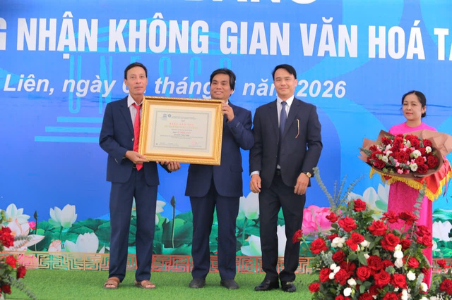 Đón nhận Bằng bảo trợ Di tích lịch sử văn hóa và Chứng nhận không gian văn hóa tâm linh cho Quần thể Mộ và Đền thờ Ngài Lê Đức Tuy- Ảnh 5.