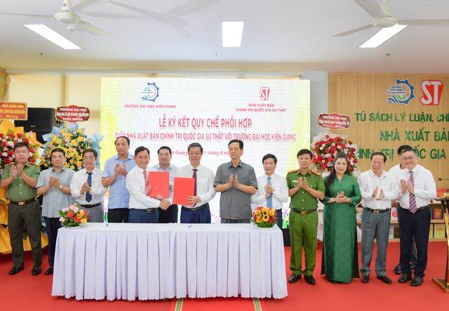 NXB Chính trị quốc gia Sự thật ký kết Quy chế phối hợp với Trường Đại học Kiên Giang- Ảnh 4.