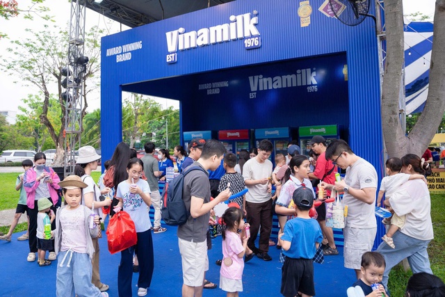 Vinamilk cùng trẻ em tận hưởng ngày hội mùa hè tại Phú Mỹ Hưng- Ảnh 2.