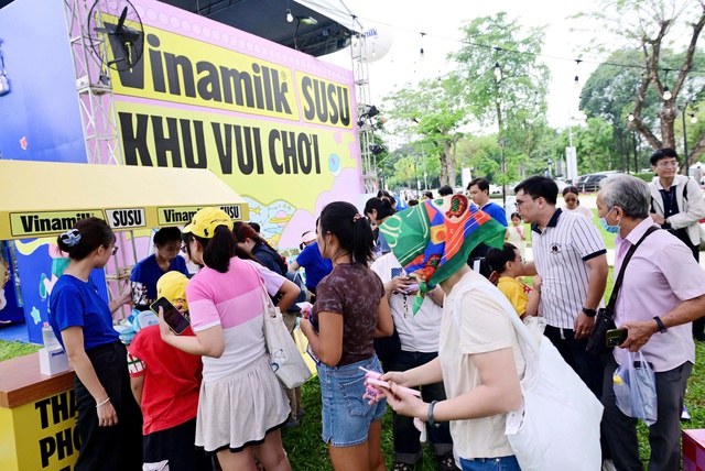 Vinamilk cùng trẻ em tận hưởng ngày hội mùa hè tại Phú Mỹ Hưng- Ảnh 3.