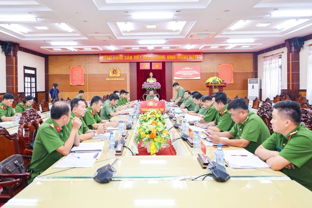 Giám đốc Công an TP Cần Thơ làm việc với Công an 7 phường về tình hình an ninh trật tự- Ảnh 1.