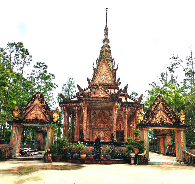 Chùa Đìa Muồng mùa Lễ hội Chôl Chnăm Thmây: Nơi bản sắc Khmer được đánh thức và lan tỏa
- Ảnh 1.