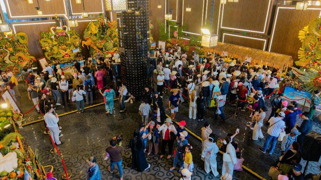 Trổ tài tạo hình trái cây chủ đề Phật giáo, các nghệ nhân khiến khách đến núi Bà Đen ngỡ ngàng- Ảnh 9.