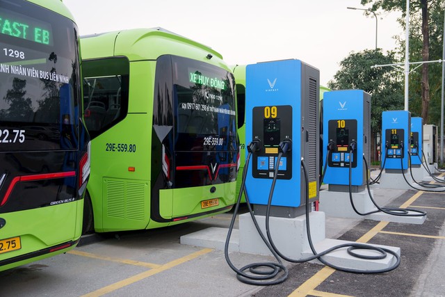 Hà Nội: Hỗ trợ 70% lãi vay cho doanh nghiệp đầu tư xe buýt điện và trạm sạc- Ảnh 1.