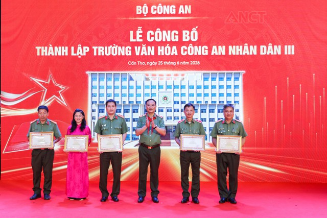 Bộ Công an công bố quyết định thành lập Trường Văn hóa Công an nhân dân III tại TP Cần Thơ- Ảnh 11.