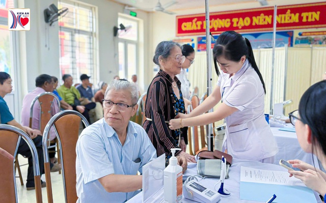 Bệnh viện Kiến An khám sức khỏe định kỳ miễn phí cho người cao tuổi phường Phù Liễn- Ảnh 2.