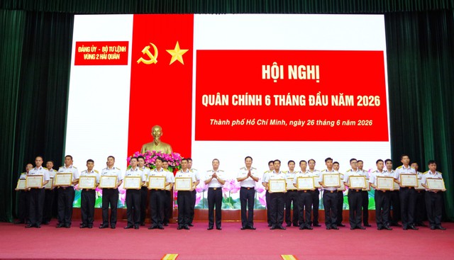 Vùng 2 Hải quân tổ chức Hội nghị quân chính 6 tháng đầu năm 2026- Ảnh 4.