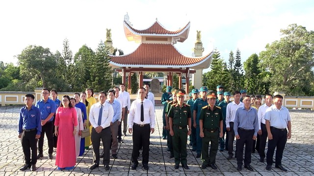 TP Cần Thơ: Phường Ô Môn tổ chức lễ viếng kỷ niệm 124 năm Ngày sinh đồng chí Châu Văn Liêm- Ảnh 2.