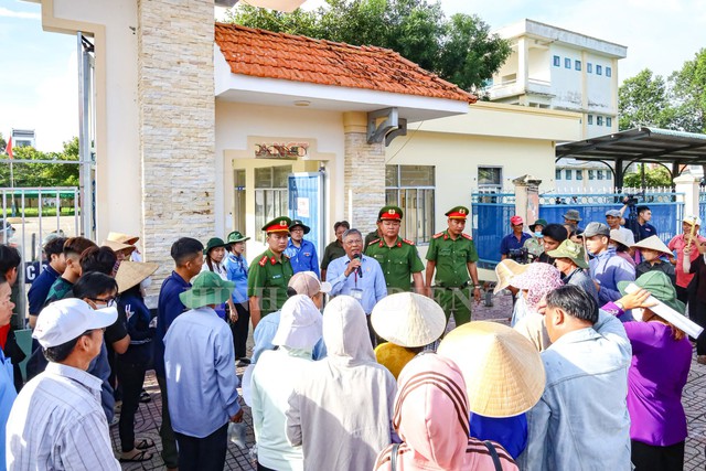 Cần Thơ tổng duyệt diễn tập xử lý tình huống gây rối ANTT, bạo loạn kết hợp chữa cháy, CNCH tại phường Cái Răng- Ảnh 6.