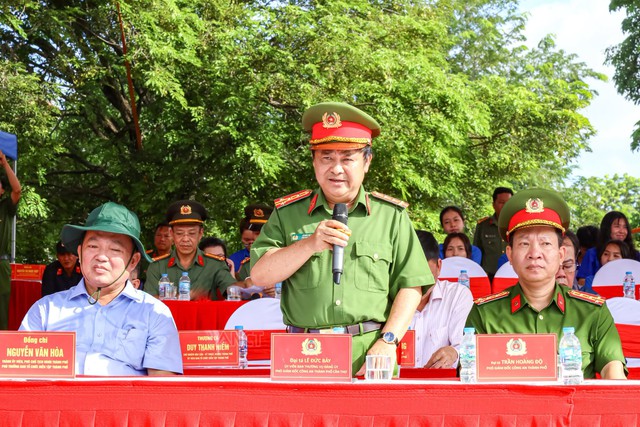 Cần Thơ tổng duyệt diễn tập xử lý tình huống gây rối ANTT, bạo loạn kết hợp chữa cháy, CNCH tại phường Cái Răng- Ảnh 4.