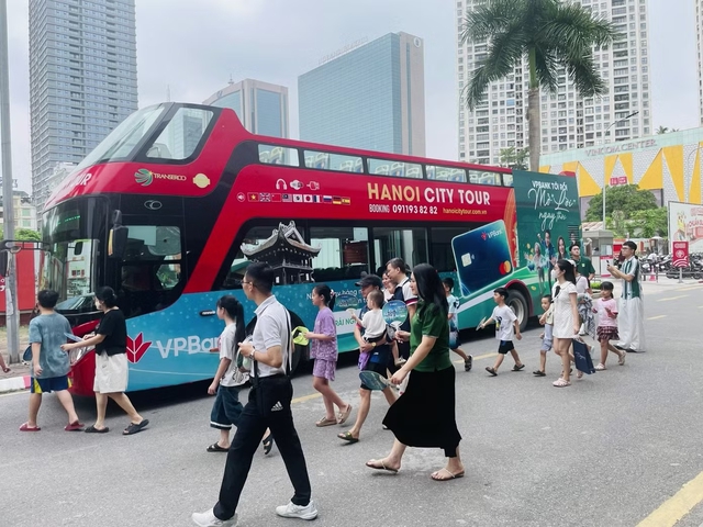 “VPBank tới rồi, mở “lời” ngay thôi”: Sôi động hành trình đưa trải nghiệm tài chính đến gần khách hàng- Ảnh 2.