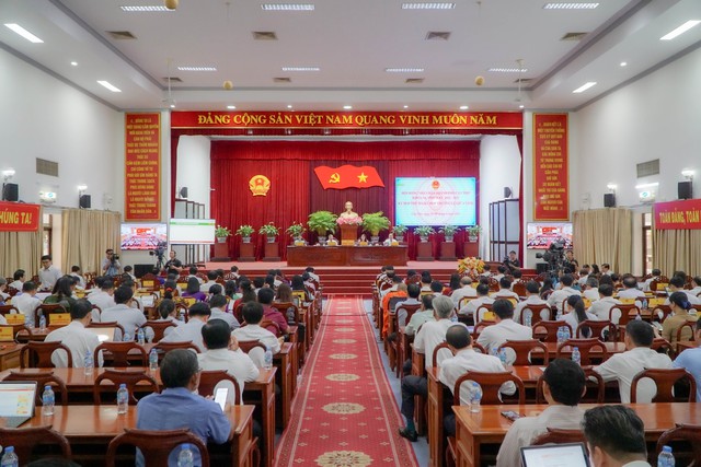 Kỳ họp thứ ba HĐND TP Cần Thơ khoá XI tiến hành phiên chất vấn và trả lời chất vấn- Ảnh 3.