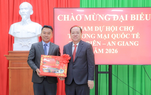 Lãnh đạo tỉnh An Giang tiếp, chào xã giao các đoàn tỉnh của Campuchia và Lào- Ảnh 1.