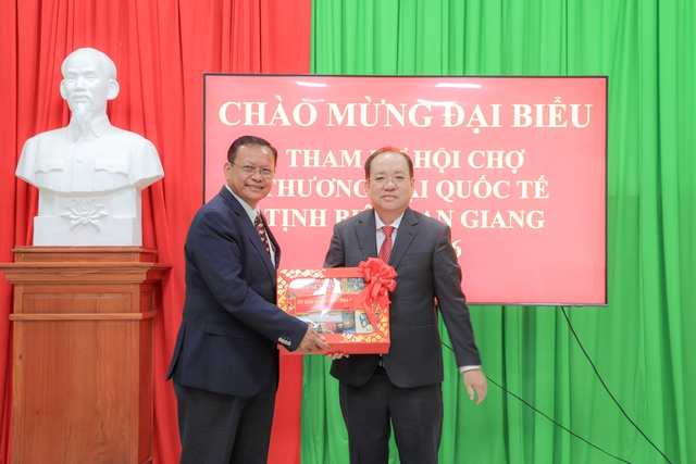 Lãnh đạo tỉnh An Giang tiếp, chào xã giao các đoàn tỉnh của Campuchia và Lào- Ảnh 4.
