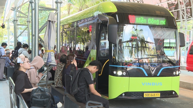 TP HCM: Đề xuất mở mới 13 tuyến xe buýt kết nối sân bay Long Thành với sân bay Tân Sơn Nhất- Ảnh 1.