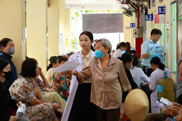 TP. HCM: Ấm tình kính lão, vẹn nghĩa chăm sóc sức khỏe người cao tuổi ở phường Bình Thới- Ảnh 9.