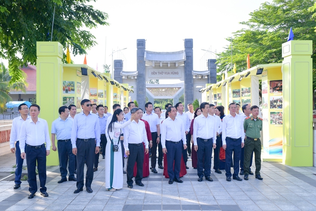 Đoàn công tác TP Hà Nội dâng hương tại Đền thờ Vua Hùng TP Cần Thơ- Ảnh 3. Đoàn công tác TP Hà Nội dâng hương tại Đền thờ Vua Hùng TP Cần Thơ- Ảnh 3.