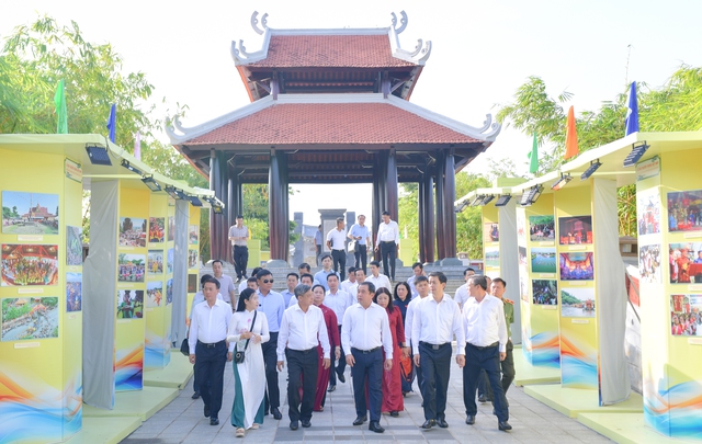 Đoàn công tác TP Hà Nội dâng hương tại Đền thờ Vua Hùng TP Cần Thơ- Ảnh 5. Đoàn công tác TP Hà Nội dâng hương tại Đền thờ Vua Hùng TP Cần Thơ- Ảnh 5.