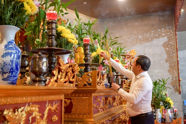 Đoàn công tác TP Hà Nội dâng hương tại Đền thờ Vua Hùng TP Cần Thơ- Ảnh 7. Đoàn công tác TP Hà Nội dâng hương tại Đền thờ Vua Hùng TP Cần Thơ- Ảnh 7.