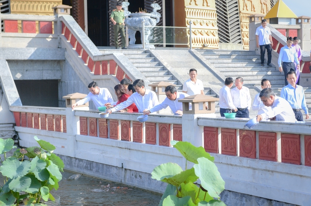 Đoàn công tác TP Hà Nội dâng hương tại Đền thờ Vua Hùng TP Cần Thơ- Ảnh 9. Đoàn công tác TP Hà Nội dâng hương tại Đền thờ Vua Hùng TP Cần Thơ- Ảnh 9.