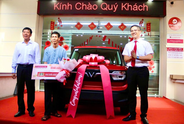 Agribank Chi nhánh Cần Thơ trao giải đặc biệt chương trình tiết kiệm dự thưởng 01 chiếc ô tô điện VinFast VF3- Ảnh 2.