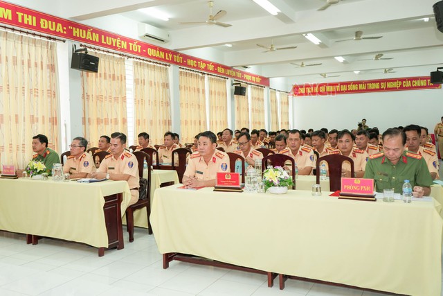 Công an TP Cần Thơ: Tập huấn nghiệp vụ tuần tra, kiểm soát trên đường thủy năm 2026- Ảnh 1.