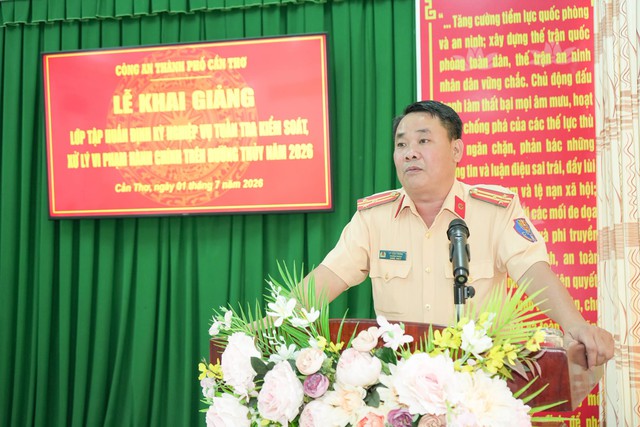 Công an TP Cần Thơ: Tập huấn nghiệp vụ tuần tra, kiểm soát trên đường thủy năm 2026- Ảnh 3.