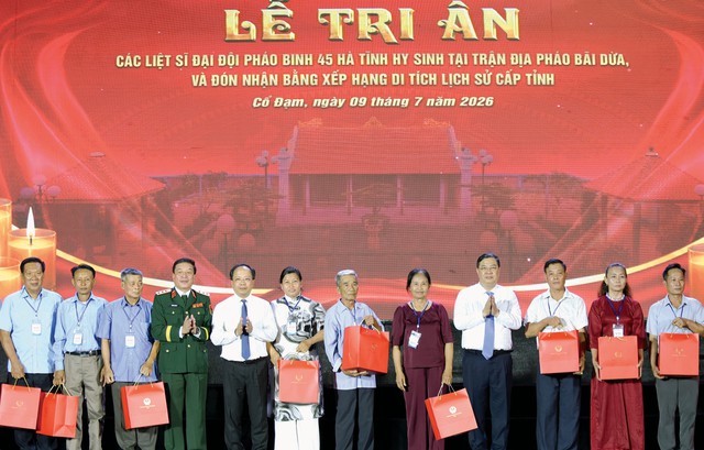 Bãi Dừa - Khúc tráng ca bất tử: Trang trọng lễ tri ân các liệt sĩ Đại đội pháo binh 45 Hà Tĩnh.- Ảnh 8.