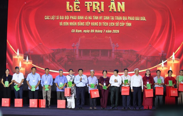 Bãi Dừa - Khúc tráng ca bất tử: Trang trọng lễ tri ân các liệt sĩ Đại đội pháo binh 45 Hà Tĩnh.- Ảnh 9.