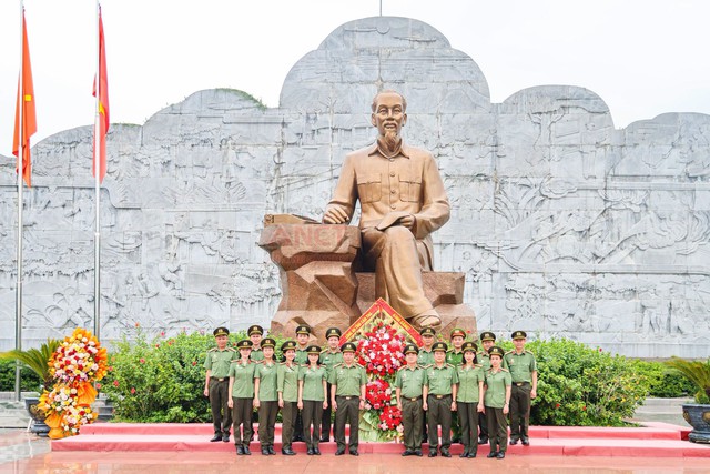 Công an TP Cần Thơ kỷ niệm trọng thể 80 năm Ngày truyền thống lực lượng An ninh nhân dân- Ảnh 3.