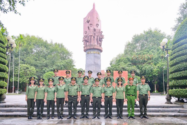 Công an TP Cần Thơ kỷ niệm trọng thể 80 năm Ngày truyền thống lực lượng An ninh nhân dân- Ảnh 4.