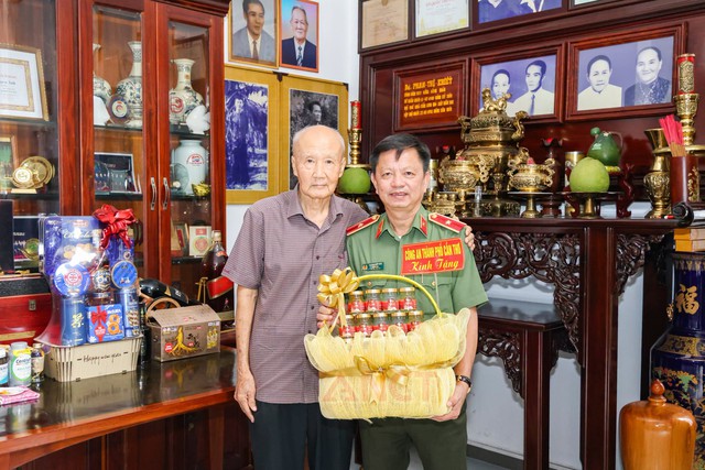 Công an TP Cần Thơ kỷ niệm trọng thể 80 năm Ngày truyền thống lực lượng An ninh nhân dân- Ảnh 6.