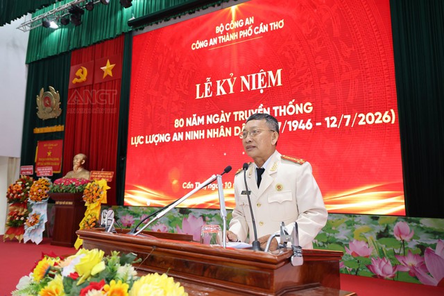 Công an TP Cần Thơ kỷ niệm trọng thể 80 năm Ngày truyền thống lực lượng An ninh nhân dân- Ảnh 11.